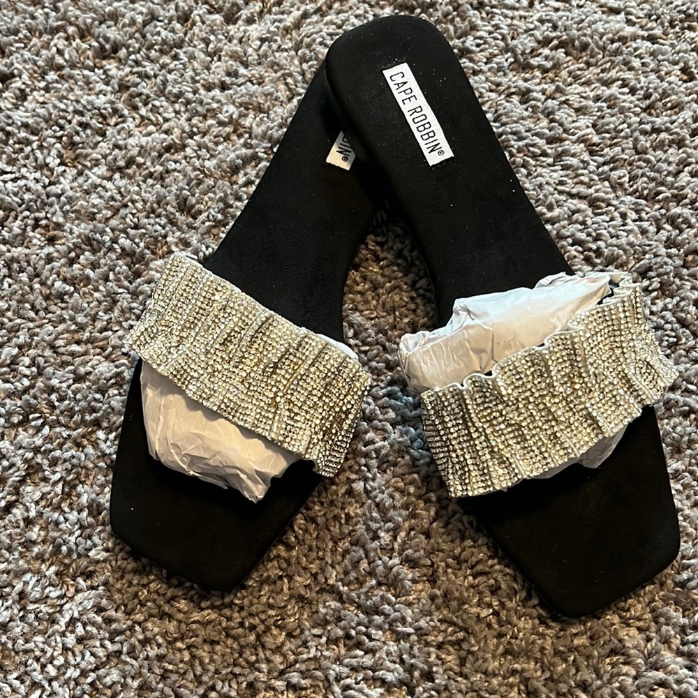 Cape Robbin size 9 color black